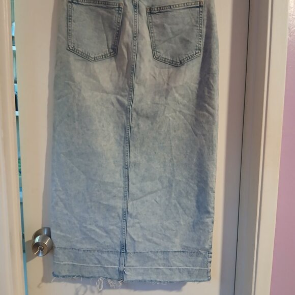 GAP Women;s Lightweight Maxi Denim Skirt - Picture 5 of 8